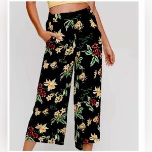 Aritzia Wilfred Faun pants in black floral